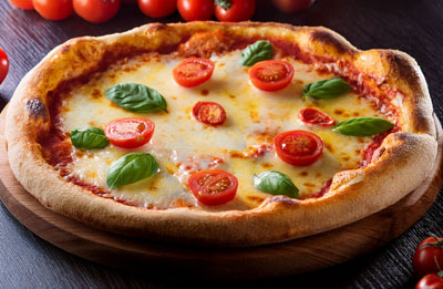tomato-and-cheese-pizza